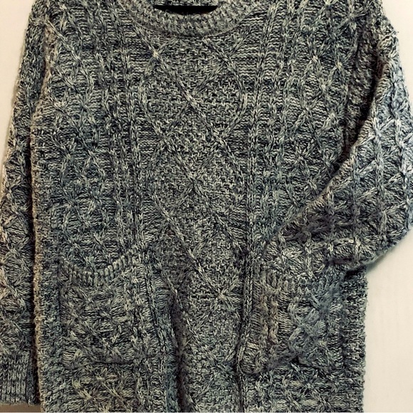 Gray sweater - Picture 2 of 4